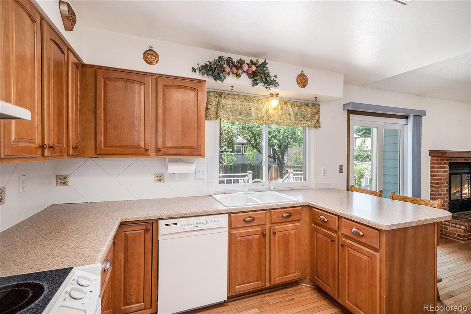 MLS Image #3 for 760 s dearborn court,aurora, Colorado