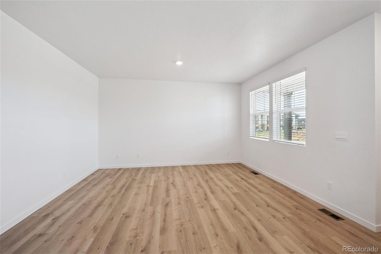 MLS Image #2 for 22253 e 6th place,aurora, Colorado