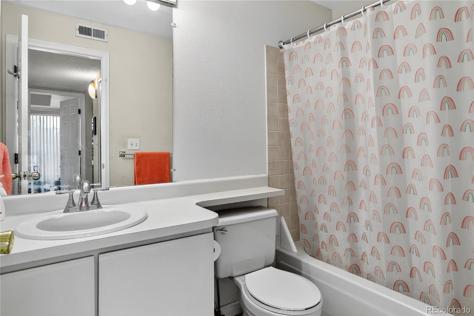 MLS Image #15 for 2575 s syracuse way,denver, Colorado
