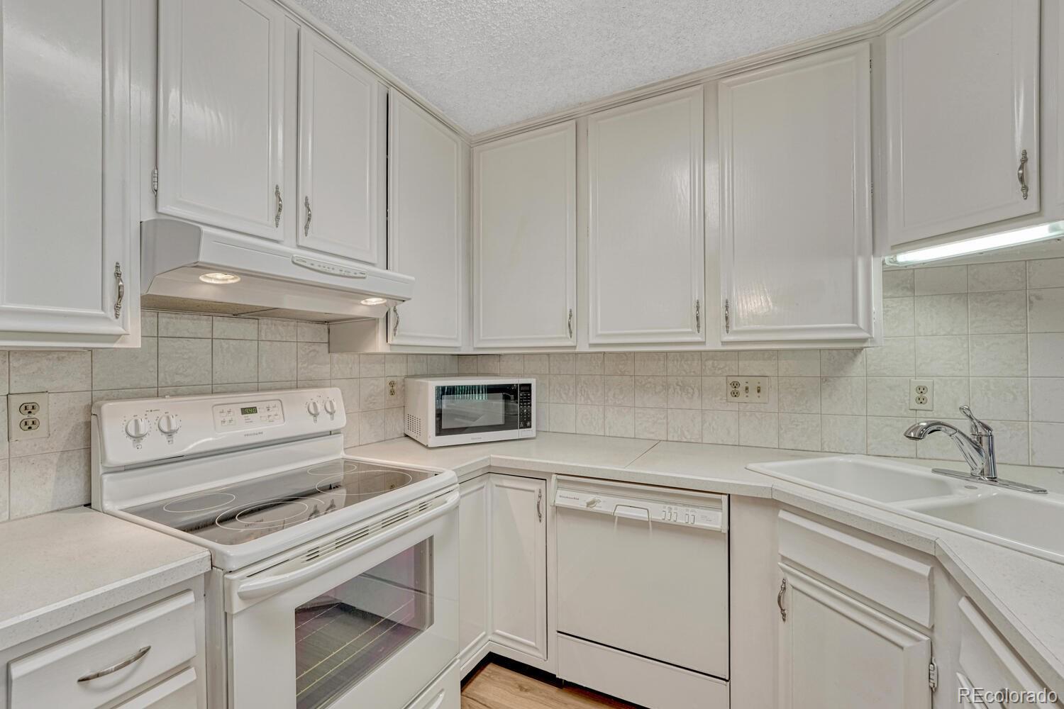 MLS Image #3 for 3465 s poplar street,denver, Colorado
