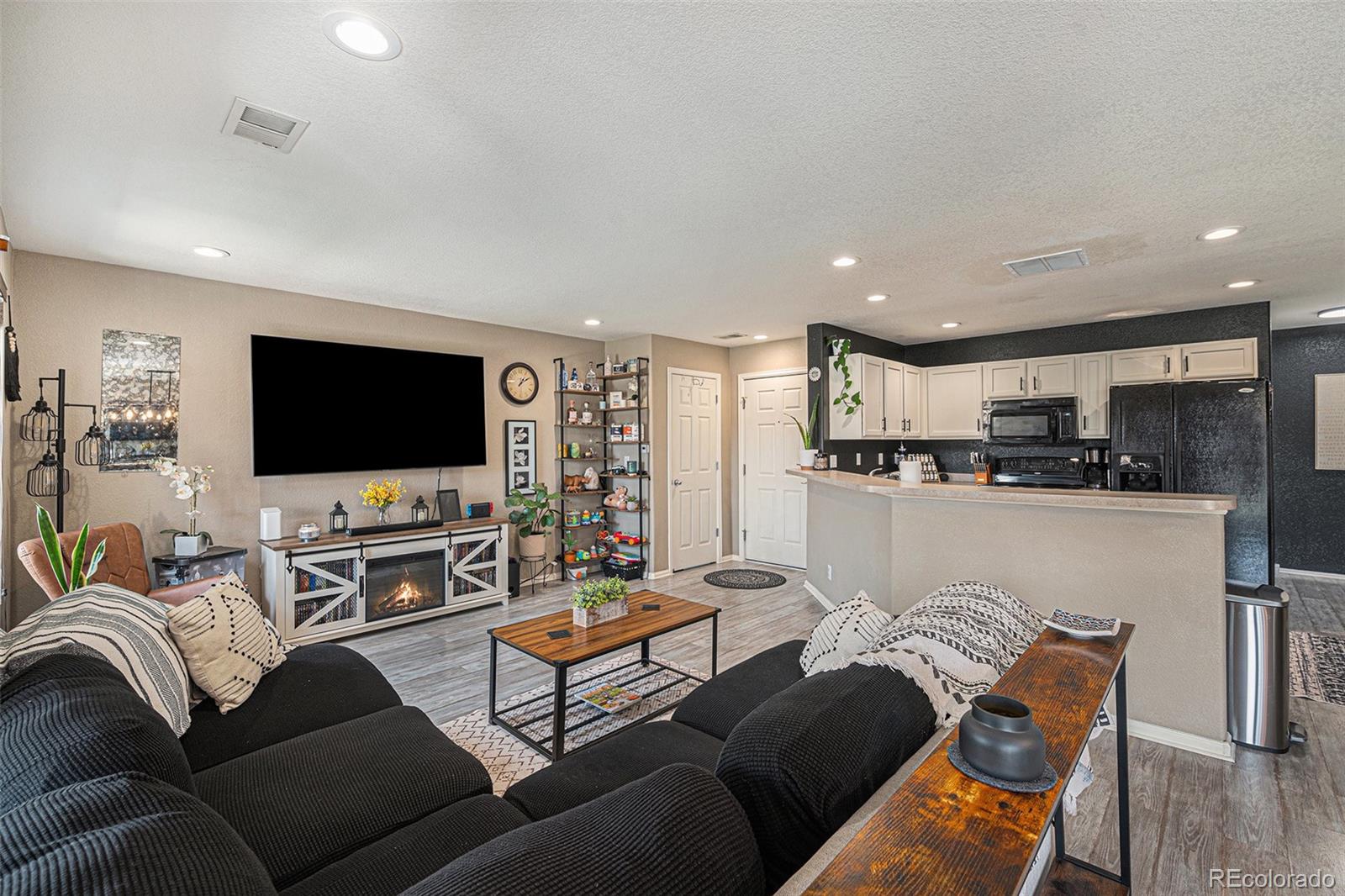 MLS Image #3 for 11975  riverstone circle,commerce city, Colorado