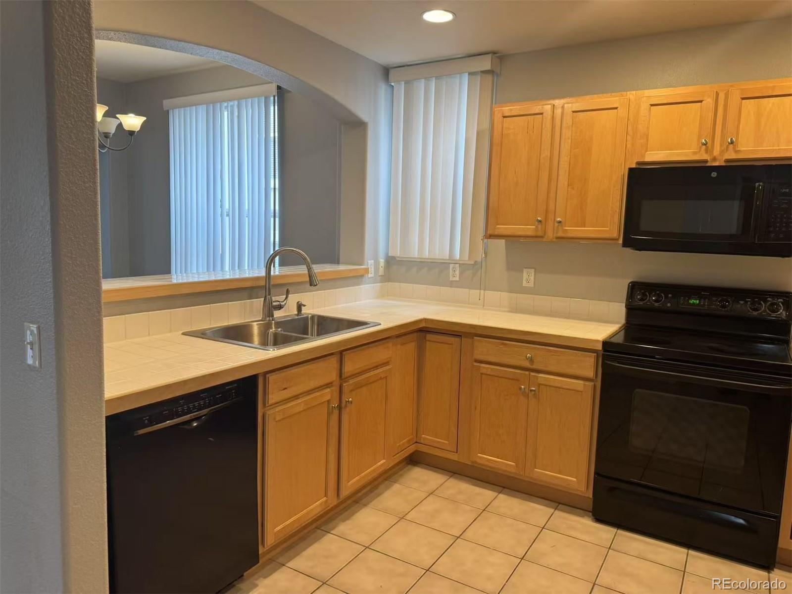 MLS Image #22 for 1747 n pearl street,denver, Colorado