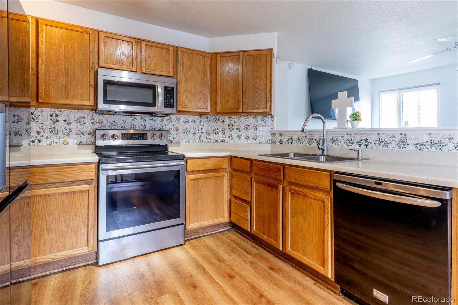 MLS Image #5 for 19542 e 19th place,aurora, Colorado