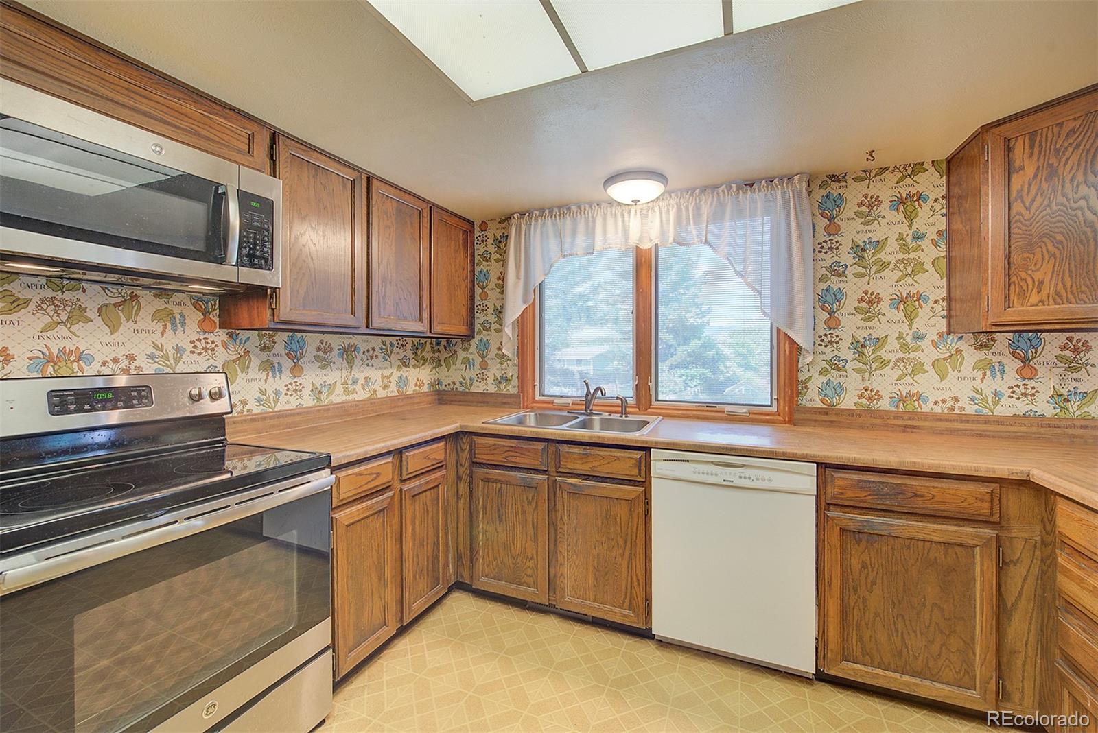 MLS Image #11 for 7621  oak street,arvada, Colorado