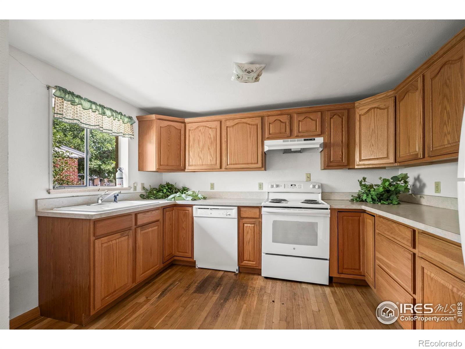 MLS Image #8 for 9605 w 51st place,arvada, Colorado