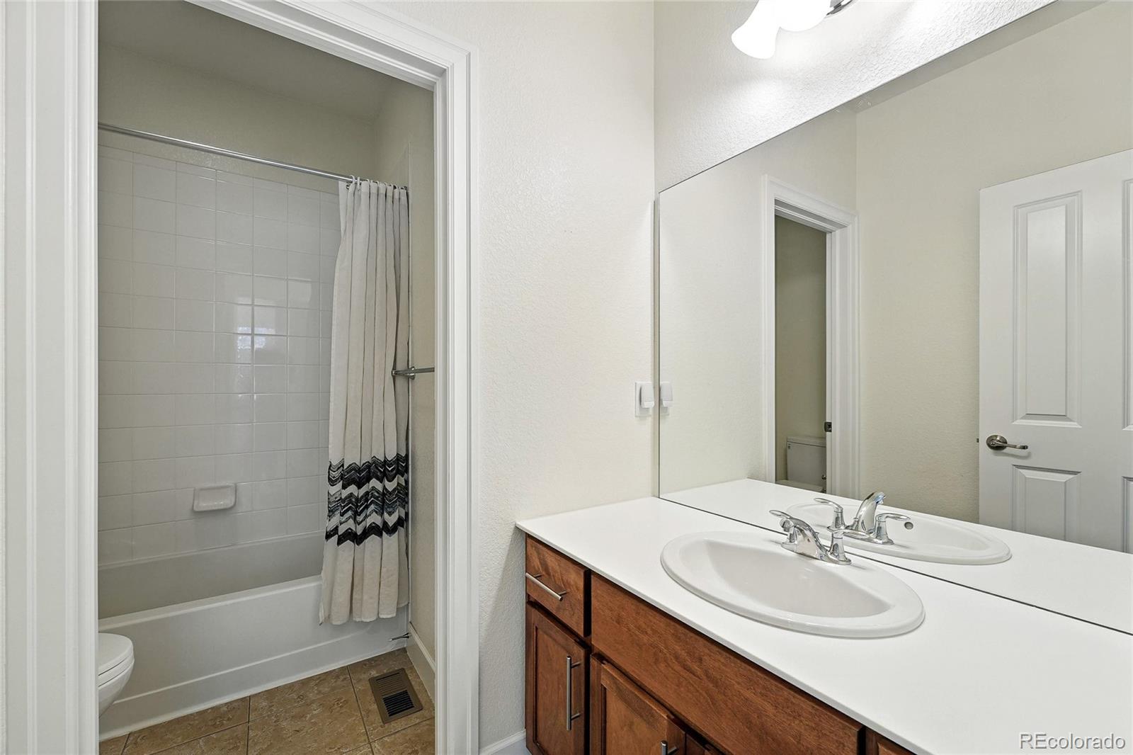 MLS Image #26 for 5207  clinton street,denver, Colorado