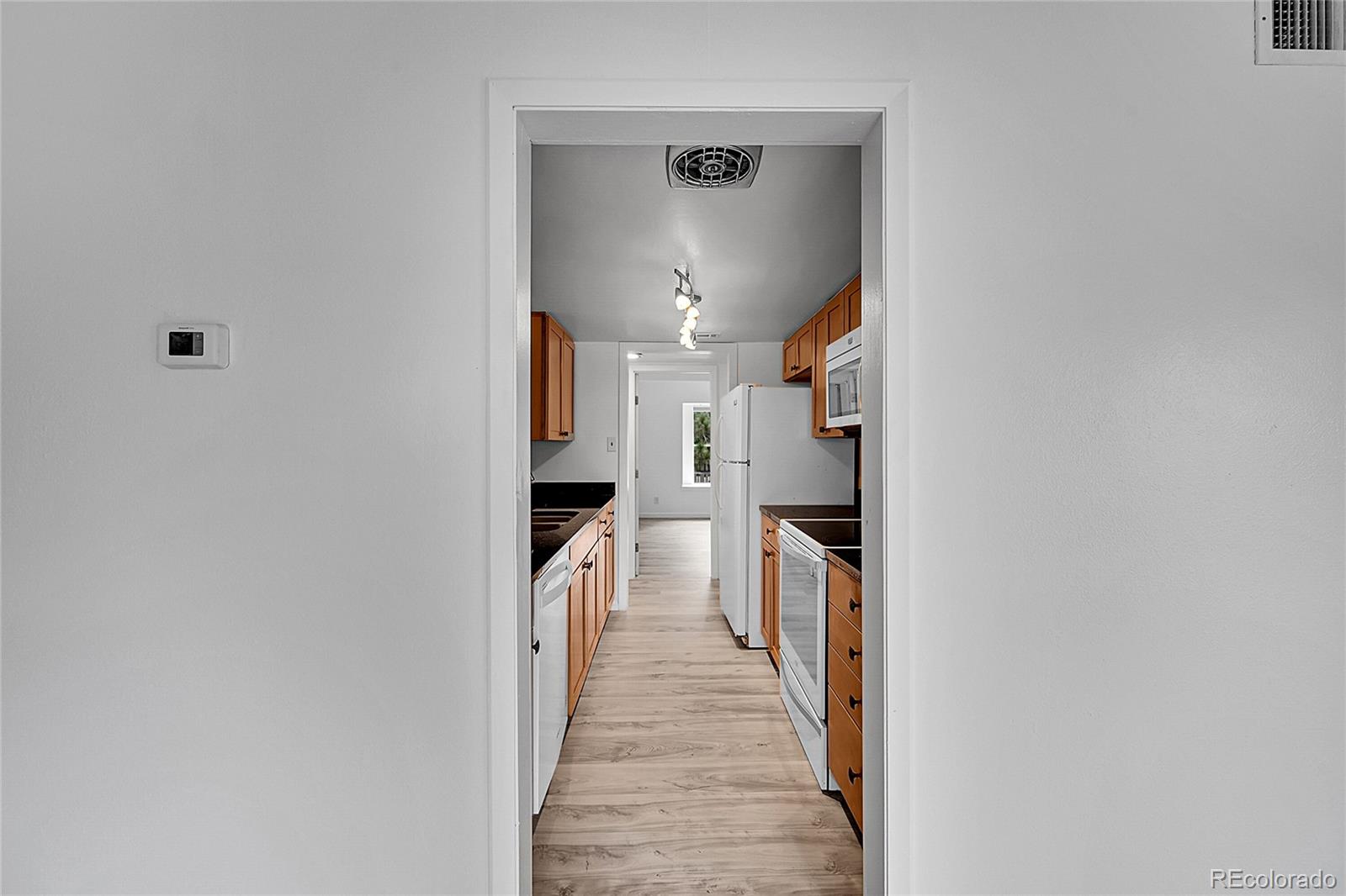 MLS Image #10 for 2525 s dayton way,denver, Colorado