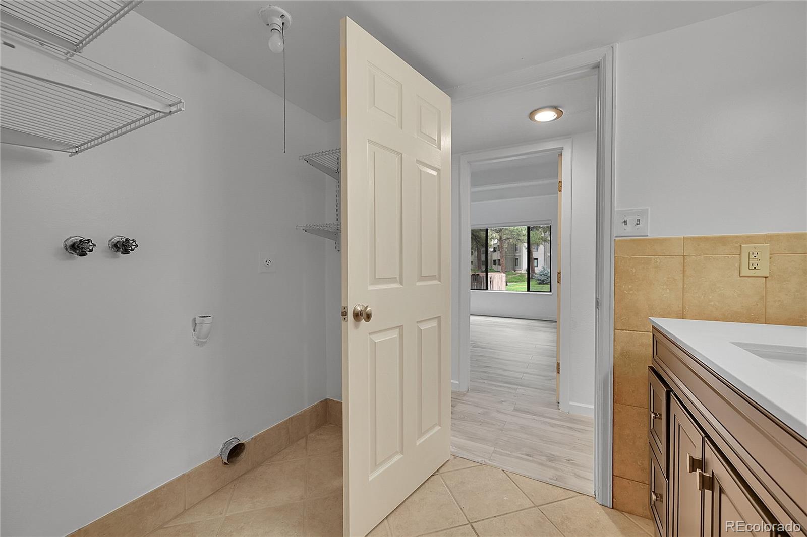 MLS Image #20 for 2525 s dayton way,denver, Colorado