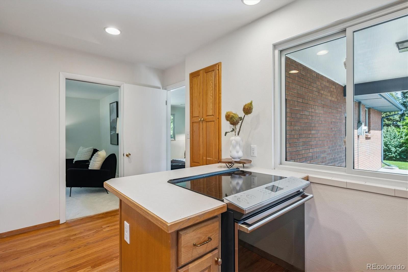 MLS Image #12 for 1692 s ivanhoe street,denver, Colorado