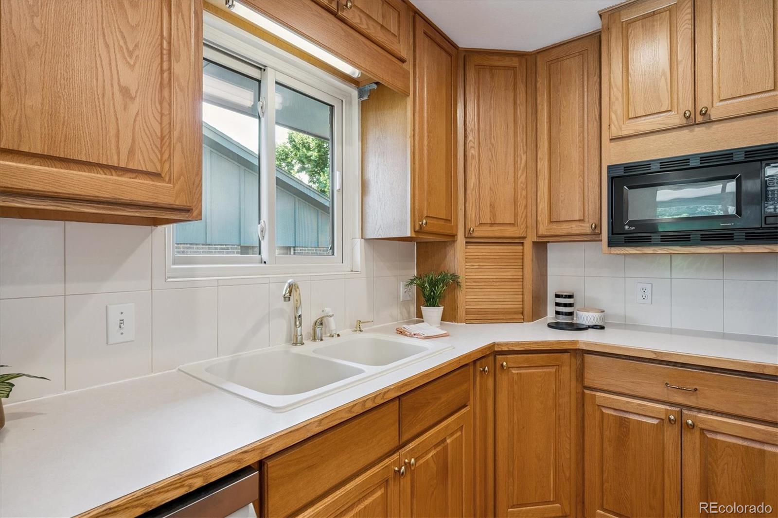 MLS Image #13 for 1692 s ivanhoe street,denver, Colorado