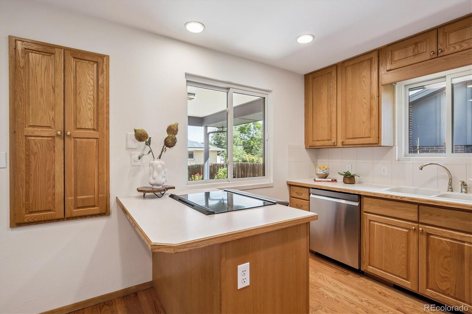 MLS Image #14 for 1692 s ivanhoe street,denver, Colorado