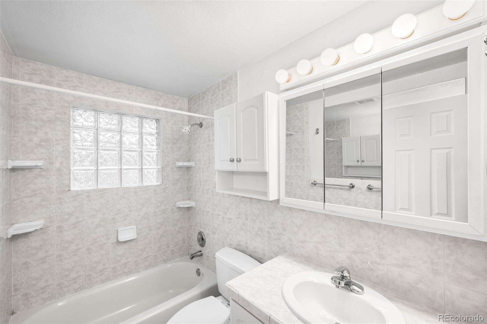 MLS Image #16 for 2905 s pierce street,denver, Colorado
