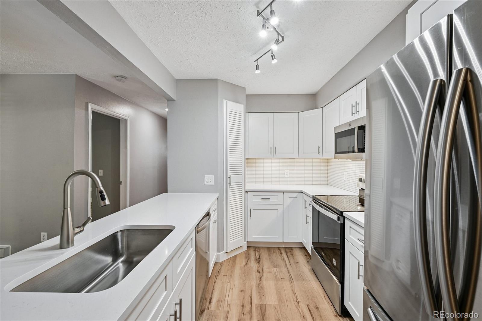MLS Image #6 for 14896 e 2nd avenue,aurora, Colorado
