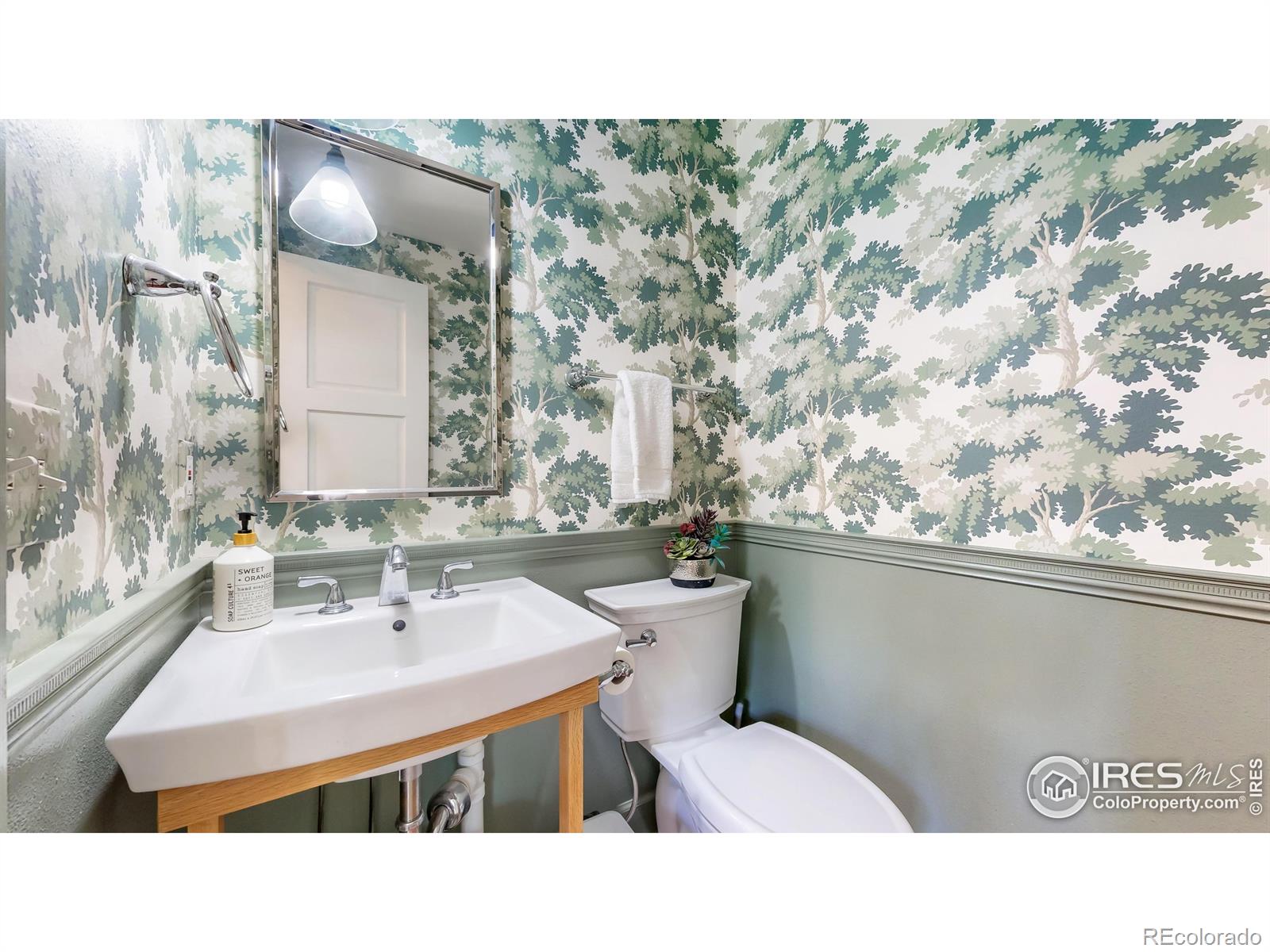 MLS Image #13 for 913  7th street,berthoud, Colorado