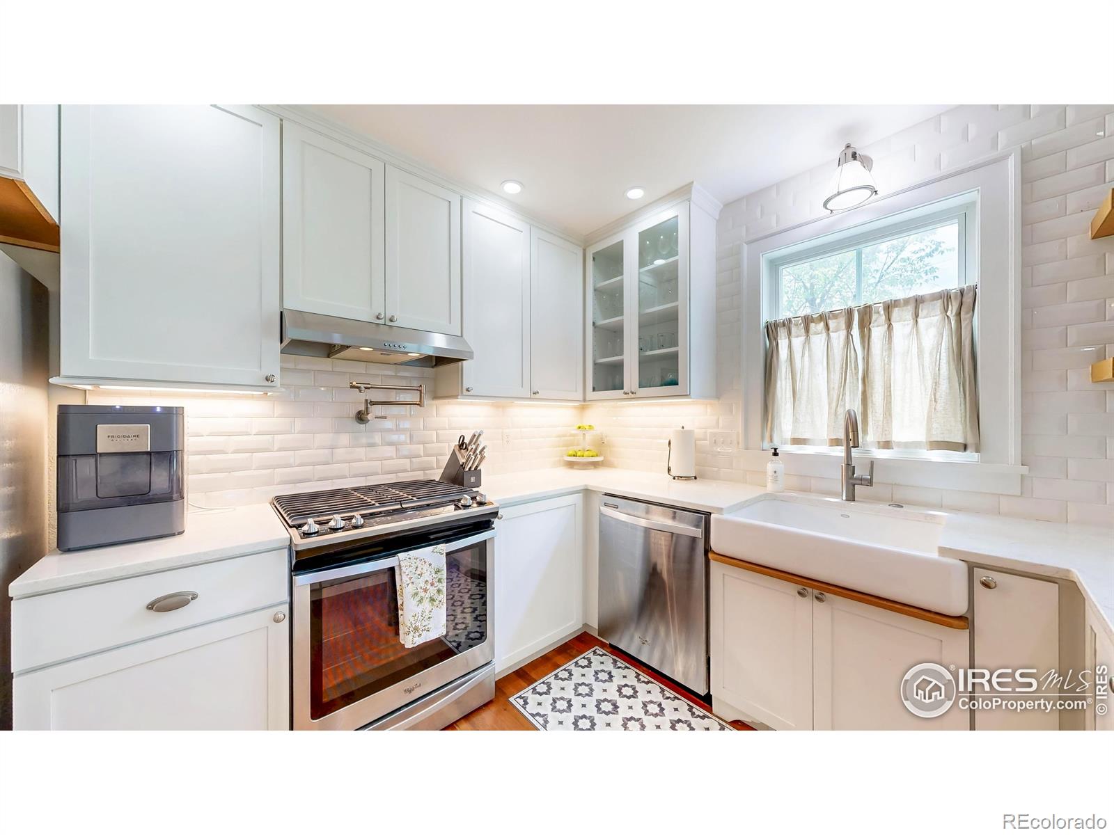 MLS Image #9 for 913  7th street,berthoud, Colorado
