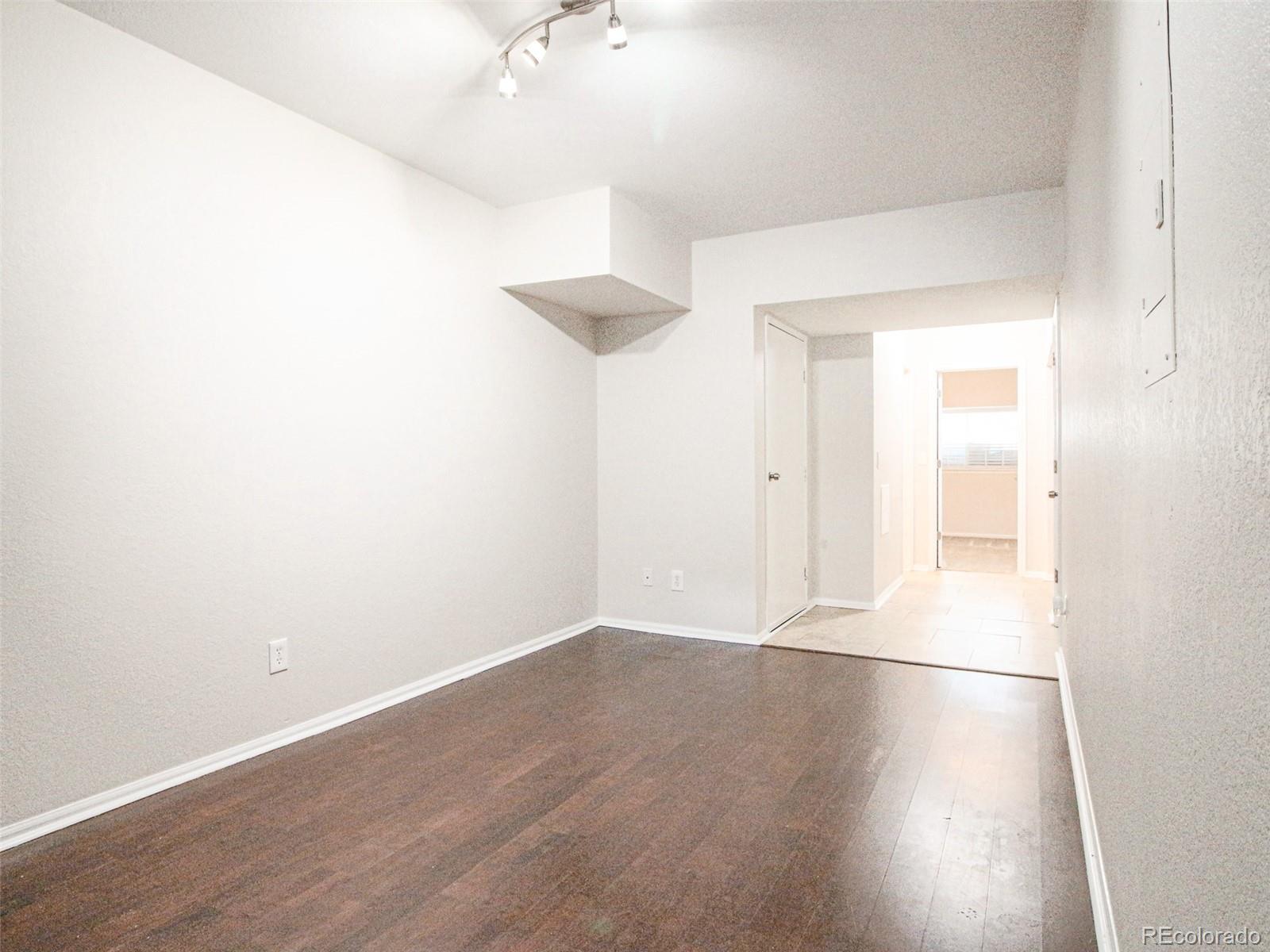 MLS Image #11 for 1885 s quebec way,denver, Colorado