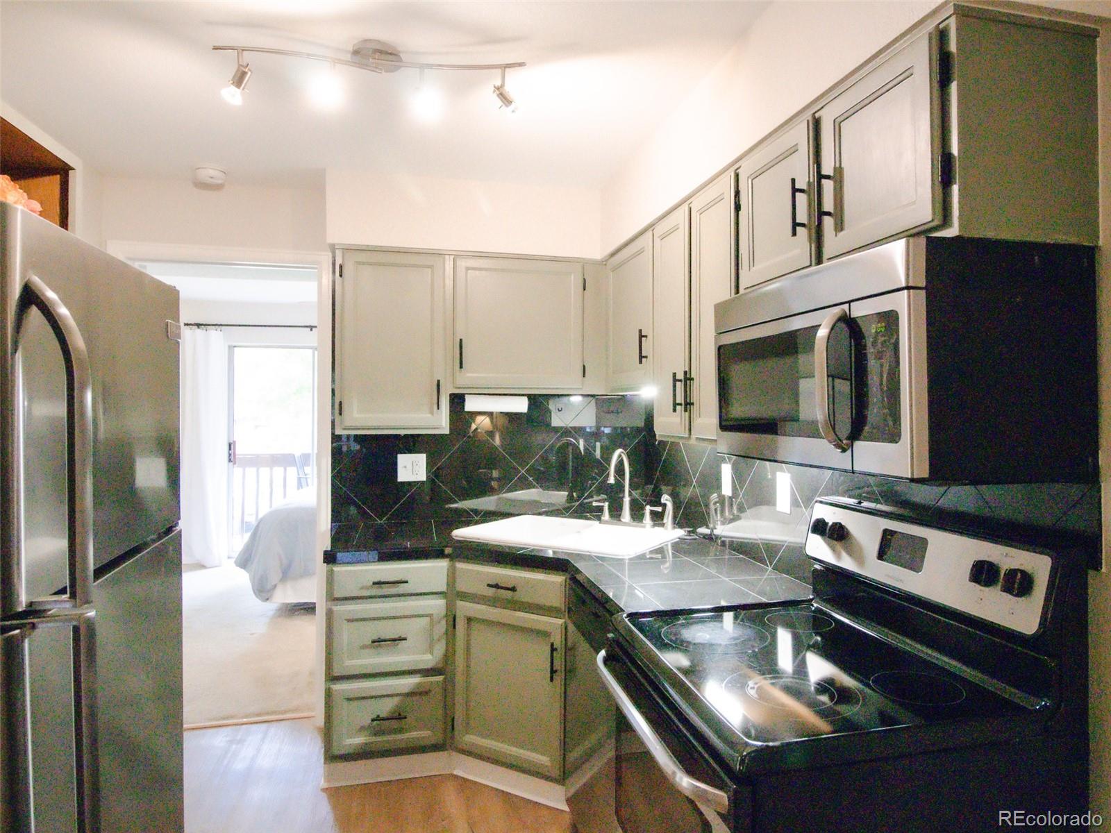 MLS Image #4 for 1885 s quebec way,denver, Colorado