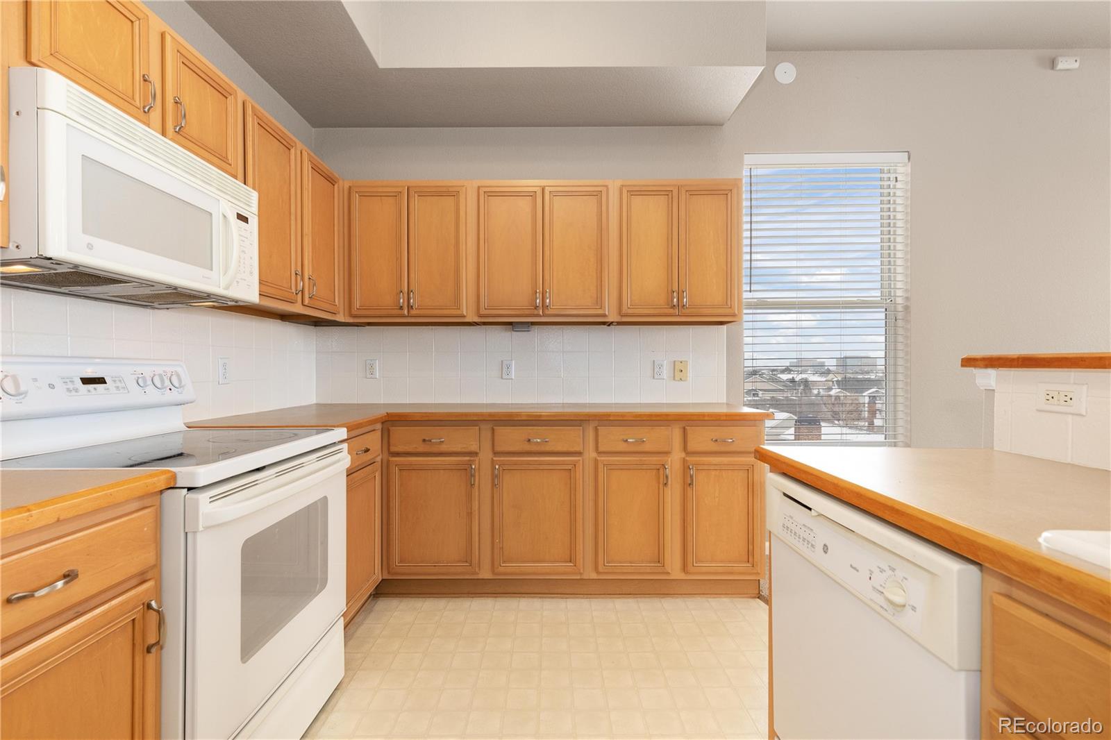 MLS Image #5 for 15475  andrews drive,denver, Colorado