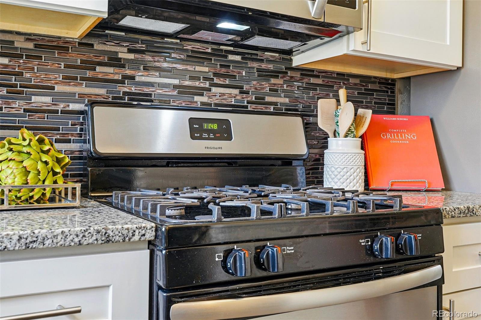 MLS Image #15 for 2821 n harrison street,denver, Colorado