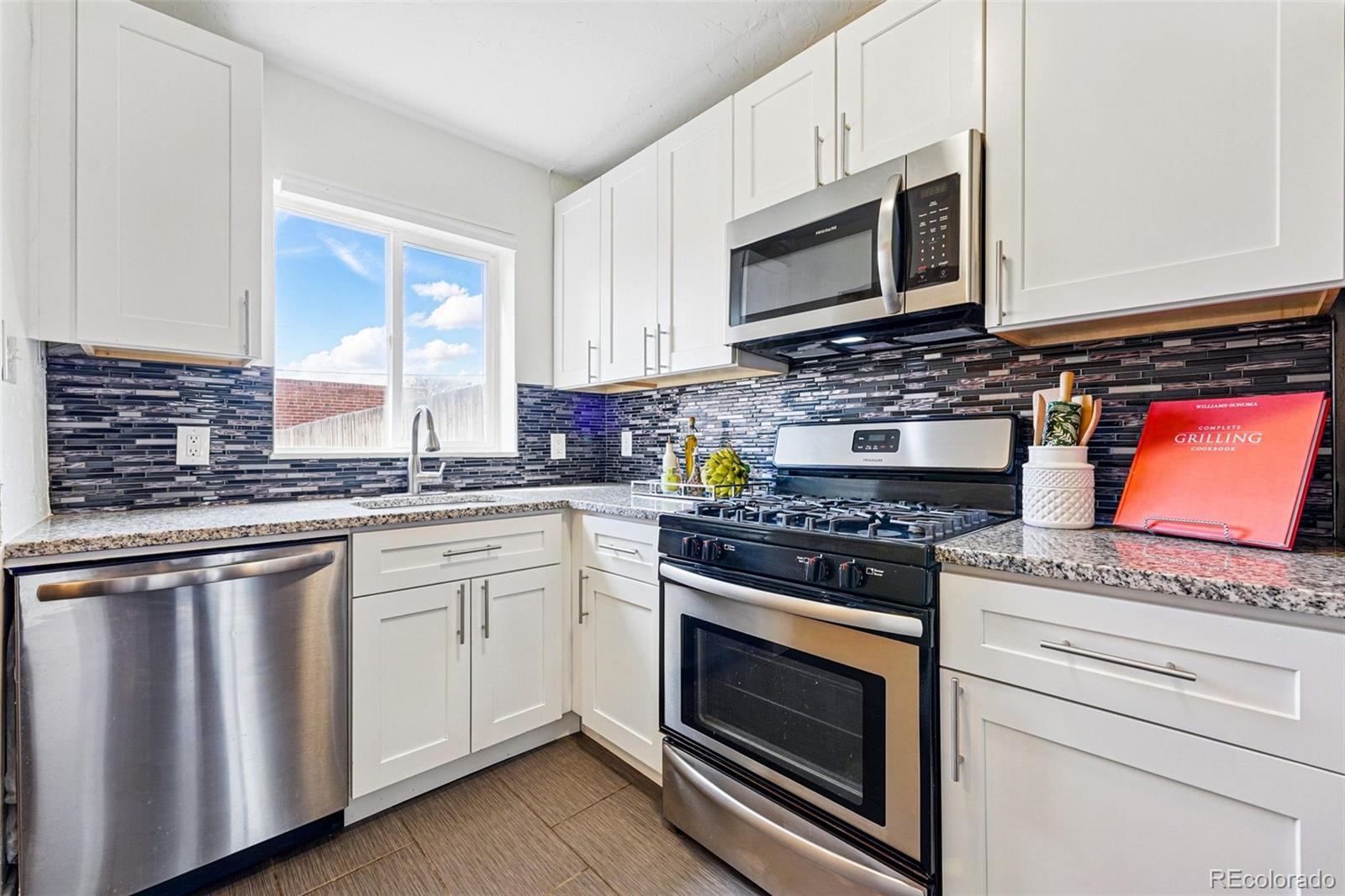 MLS Image #16 for 2821 n harrison street,denver, Colorado