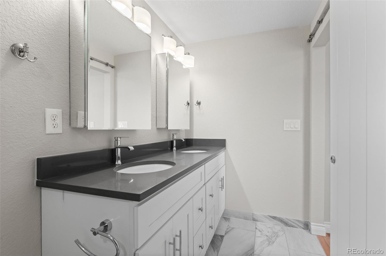 MLS Image #23 for 1490 s cherry street,denver, Colorado