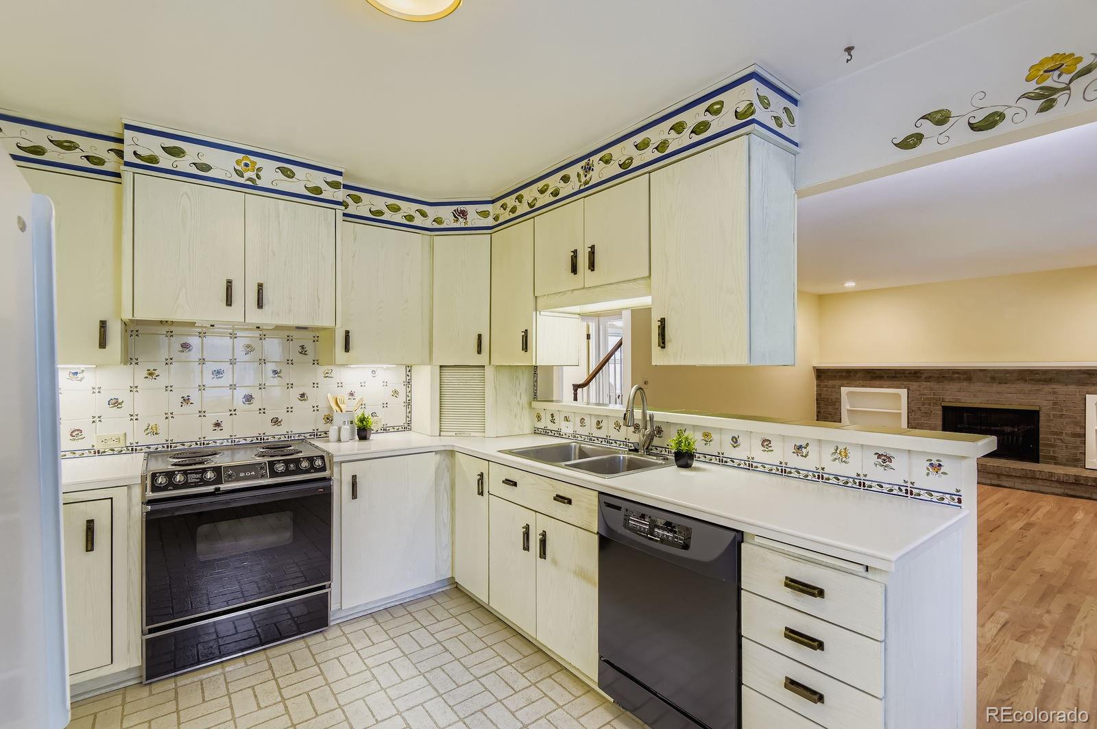 MLS Image #5 for 3230 s krameria street,denver, Colorado