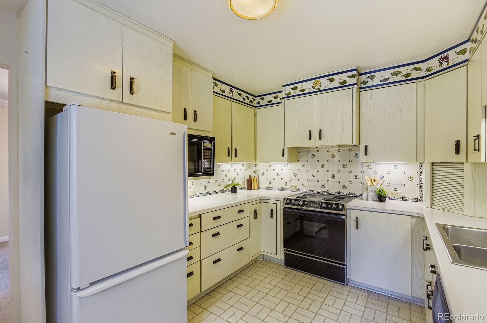 MLS Image #6 for 3230 s krameria street,denver, Colorado