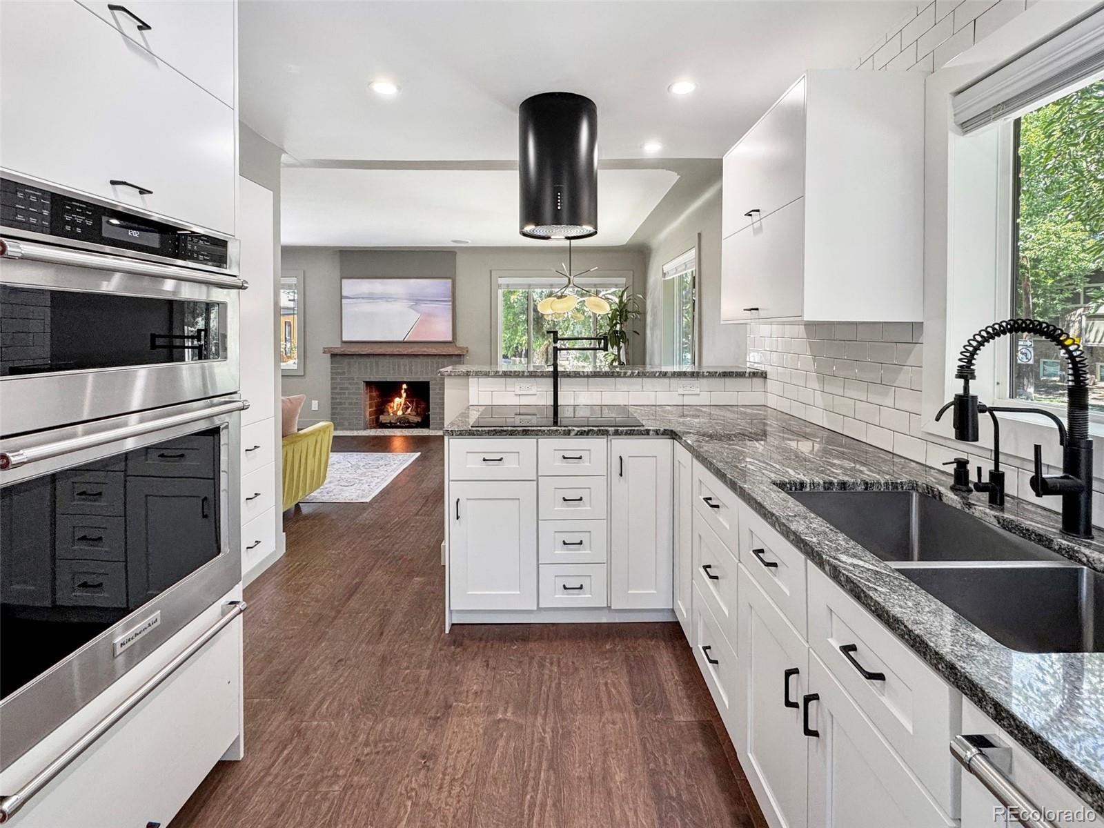 MLS Image #10 for 576  steele street,denver, Colorado