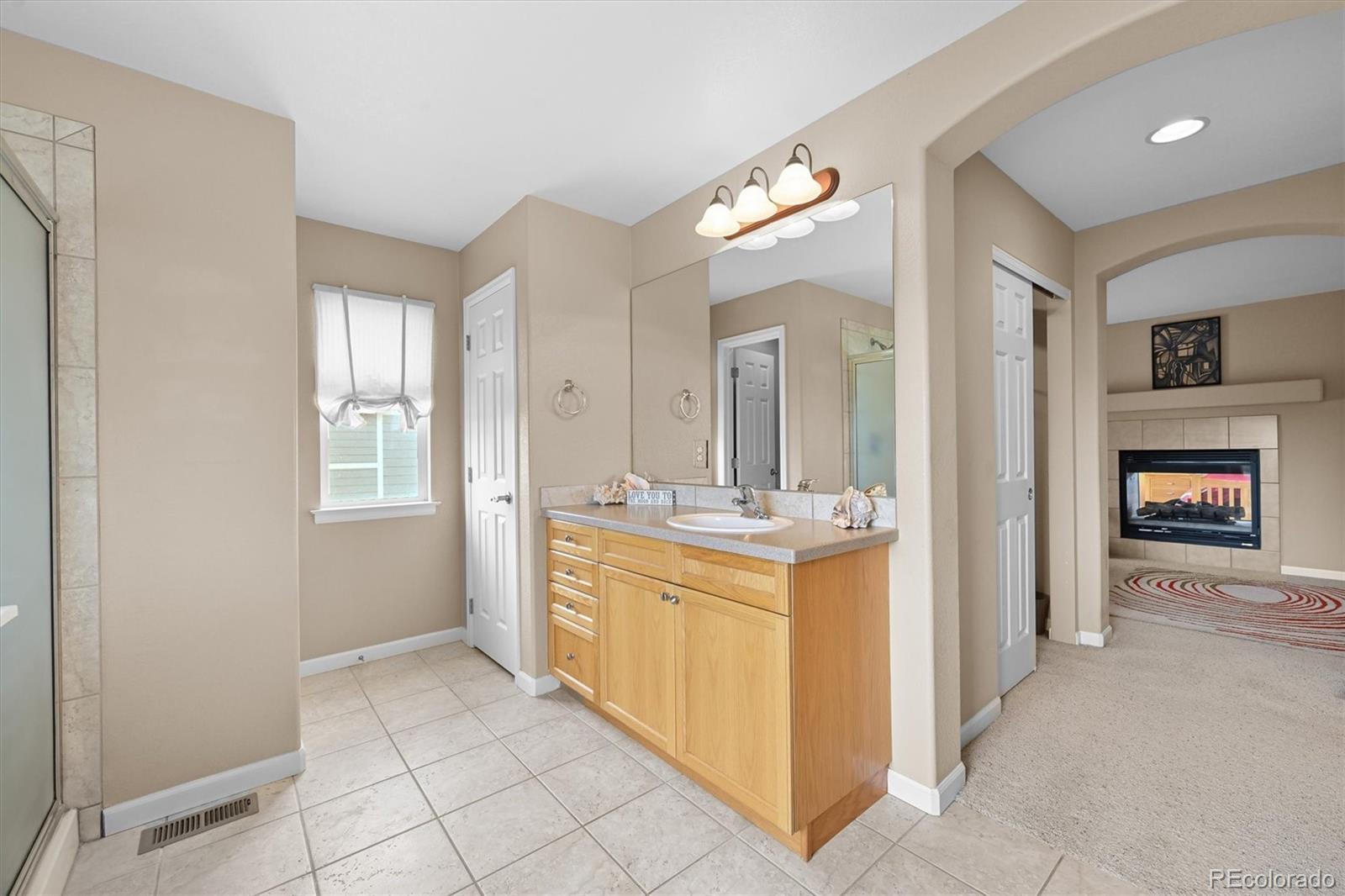 MLS Image #25 for 4036 s liverpool way,aurora, Colorado