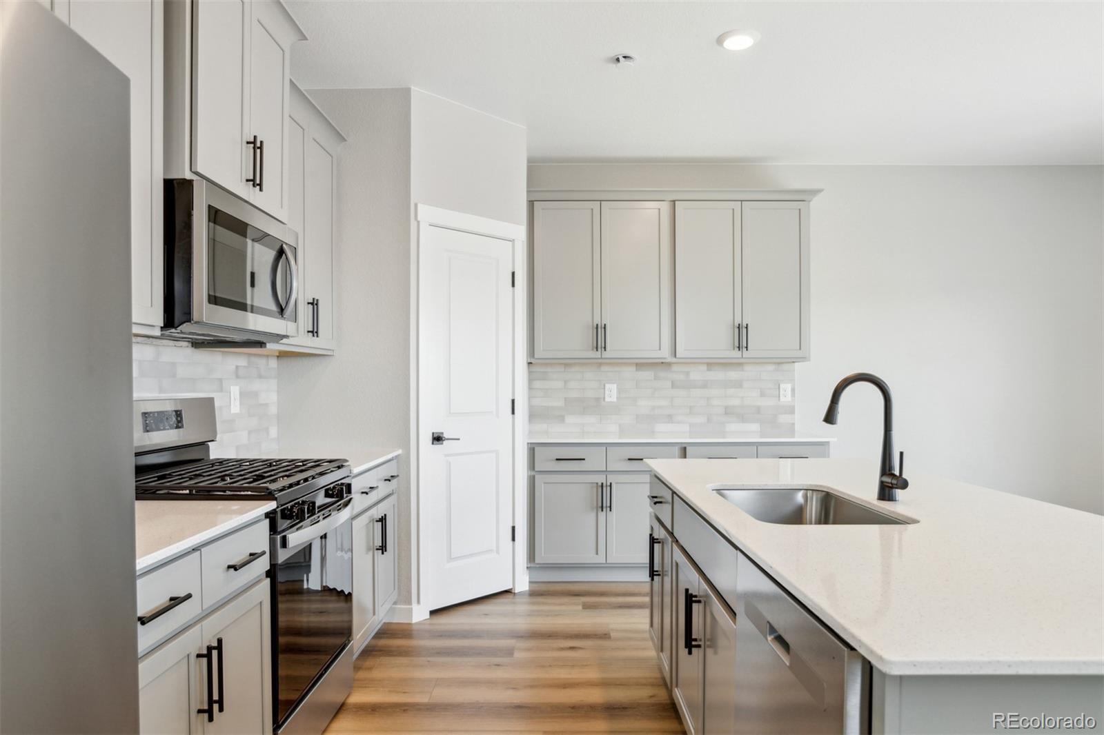 MLS Image #4 for 9481  yampa street,commerce city, Colorado