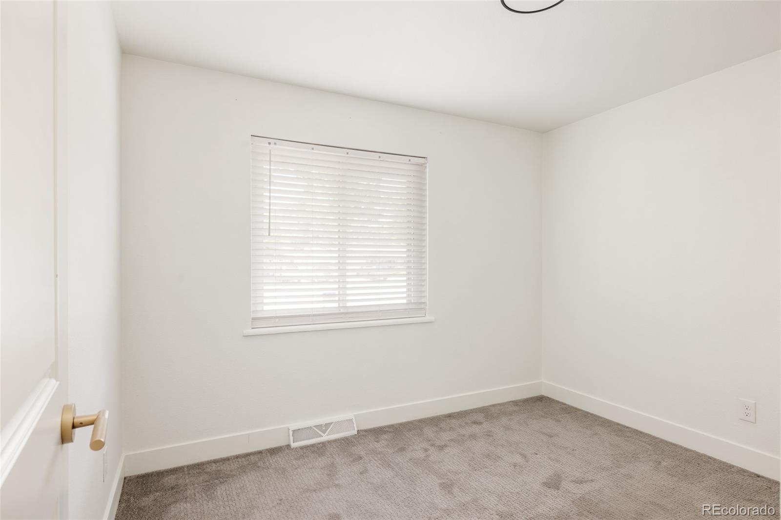 MLS Image #10 for 812 s holly street,denver, Colorado