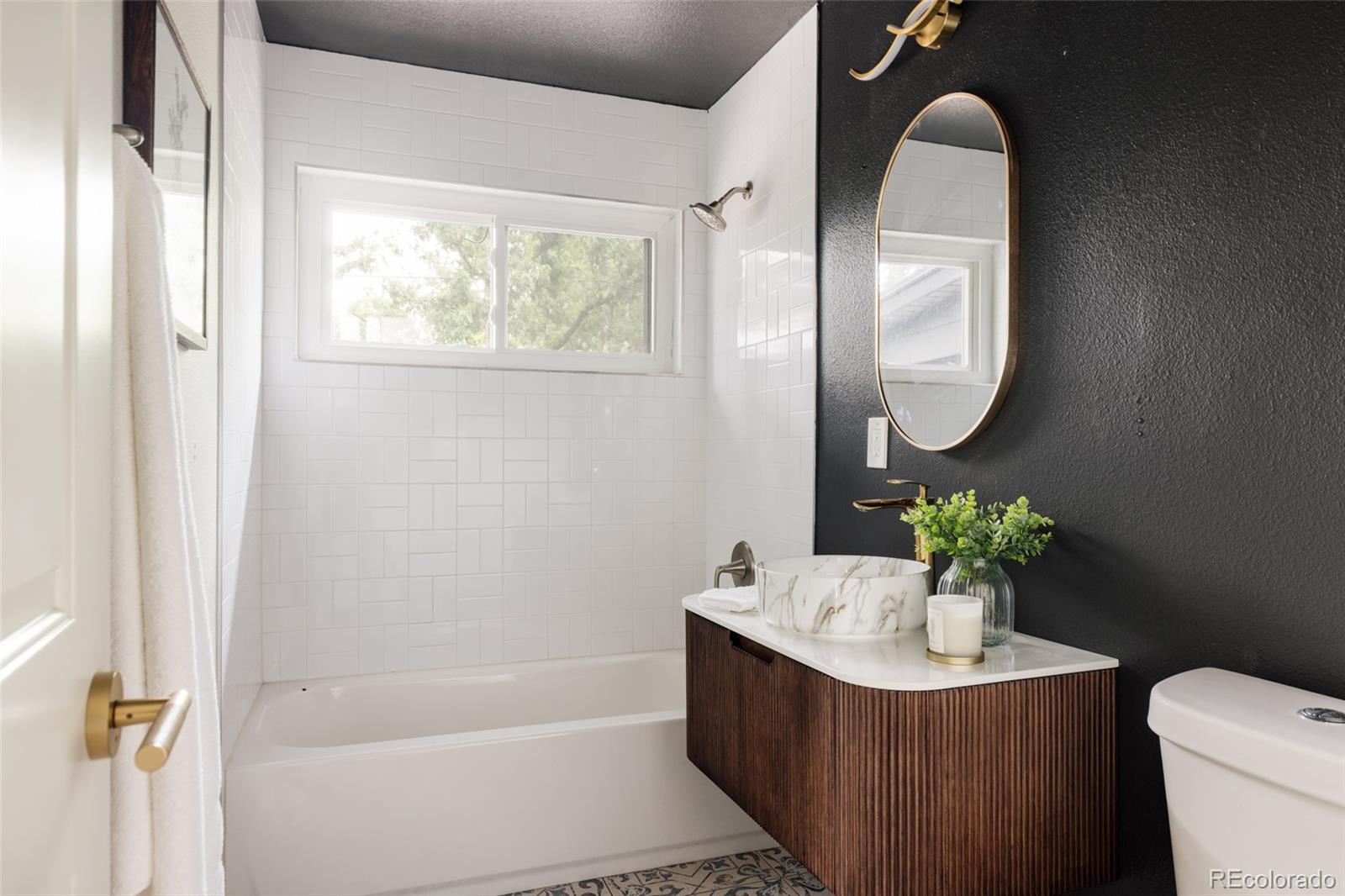 MLS Image #9 for 812 s holly street,denver, Colorado
