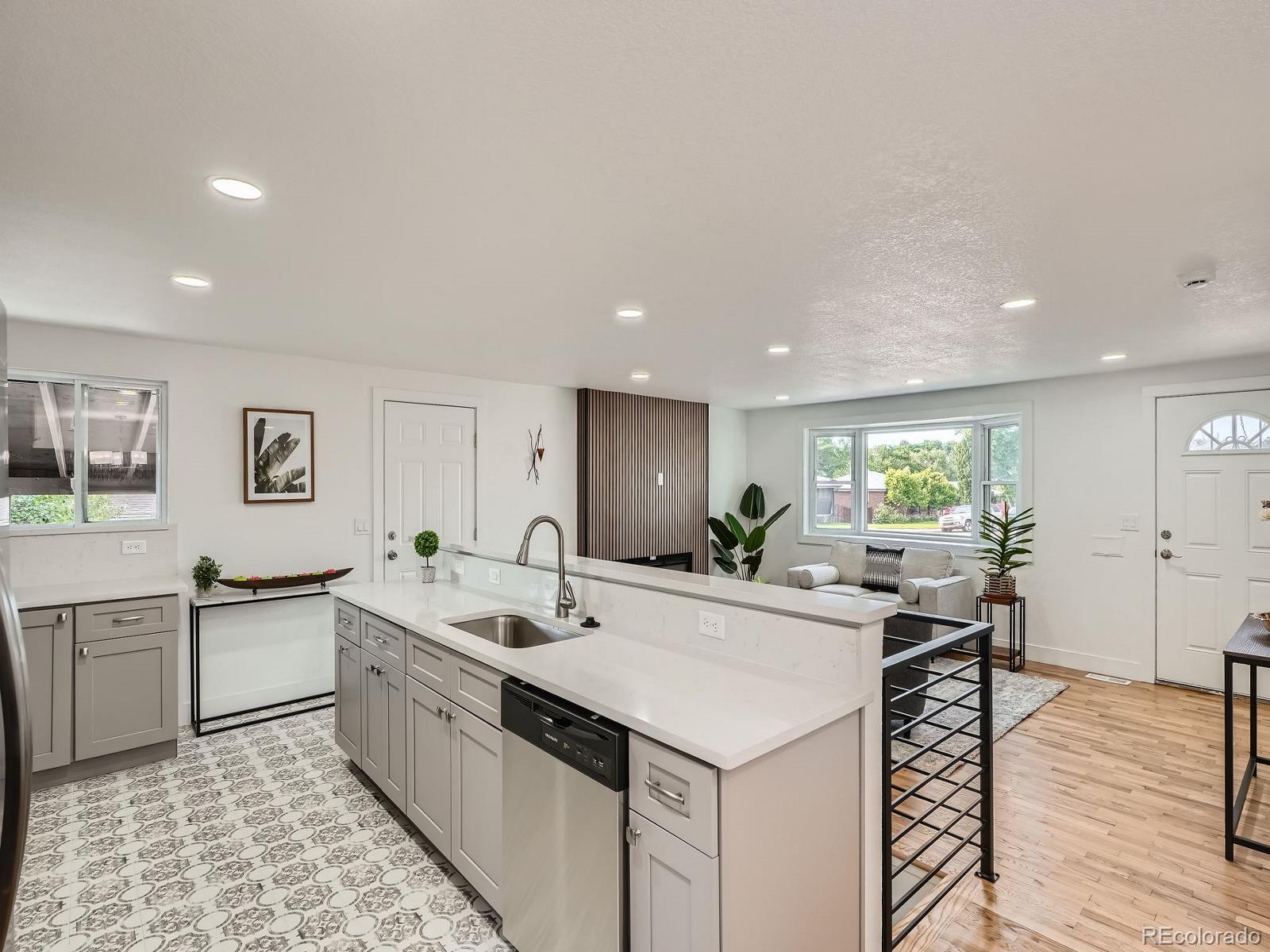 MLS Image #7 for 1445 s shoshone street,denver, Colorado