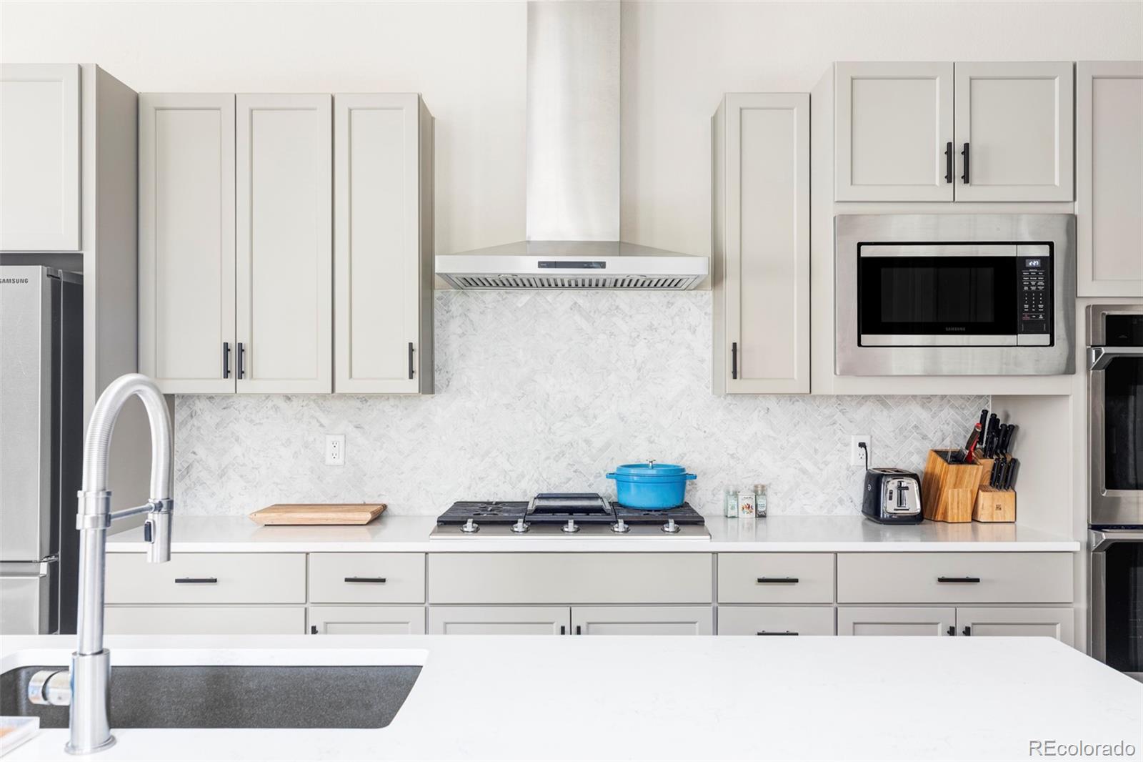 MLS Image #11 for 9752 e 62nd drive,denver, Colorado