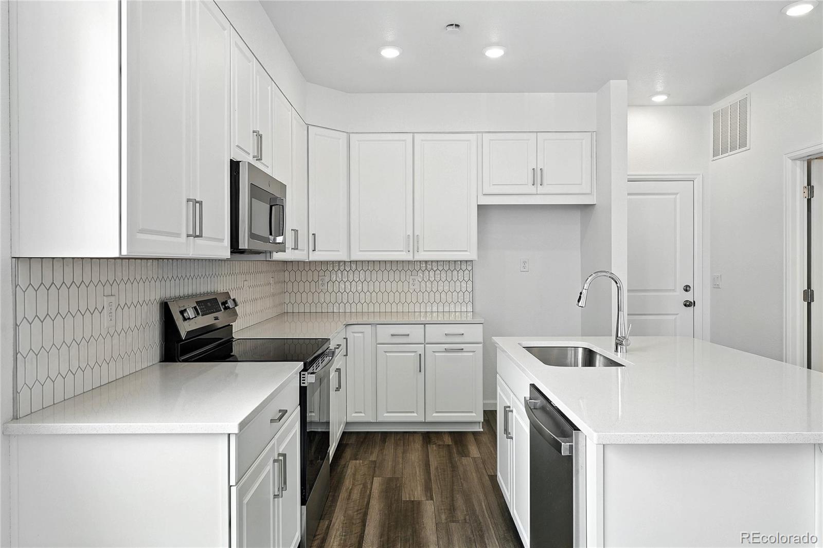 MLS Image #6 for 17133 w 91st lane,arvada, Colorado