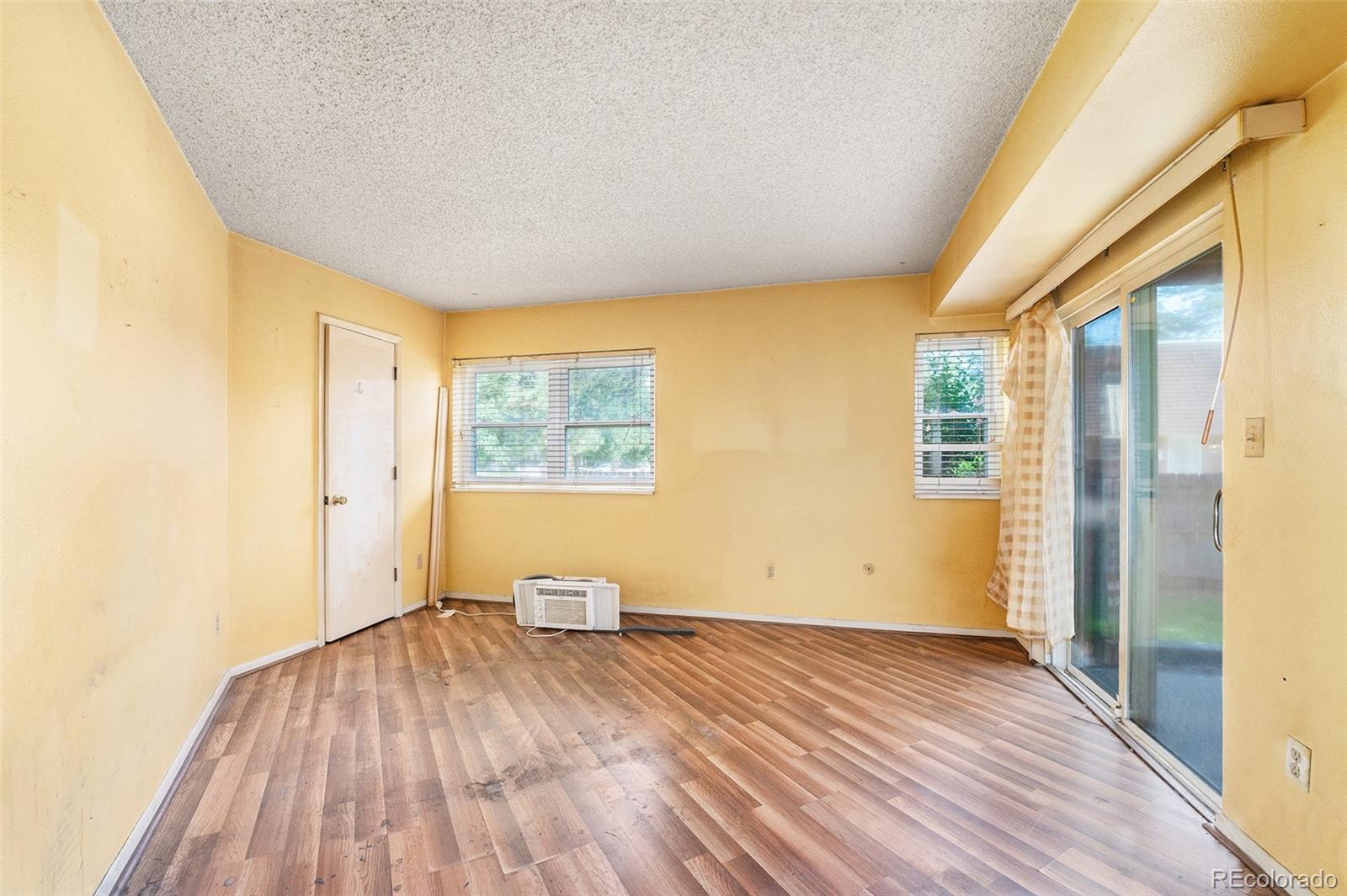 MLS Image #15 for 1226 s monaco parkway,denver, Colorado