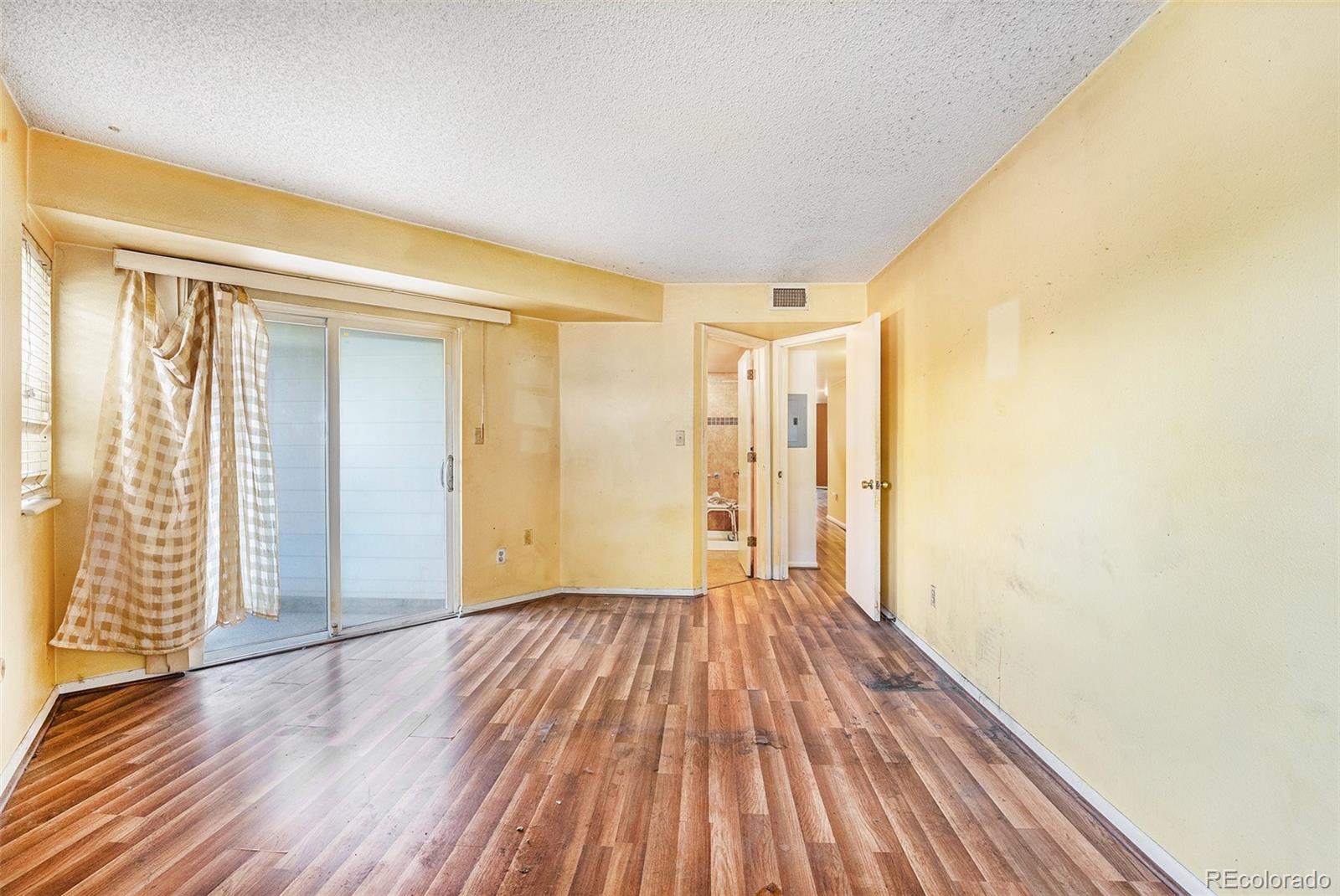 MLS Image #16 for 1226 s monaco parkway,denver, Colorado