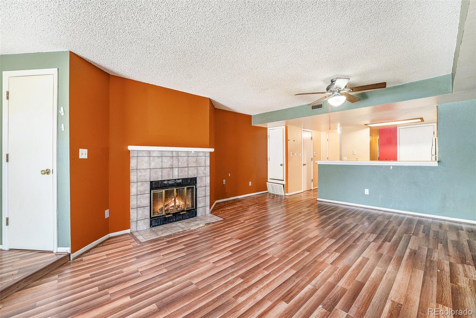 MLS Image #3 for 1226 s monaco parkway,denver, Colorado