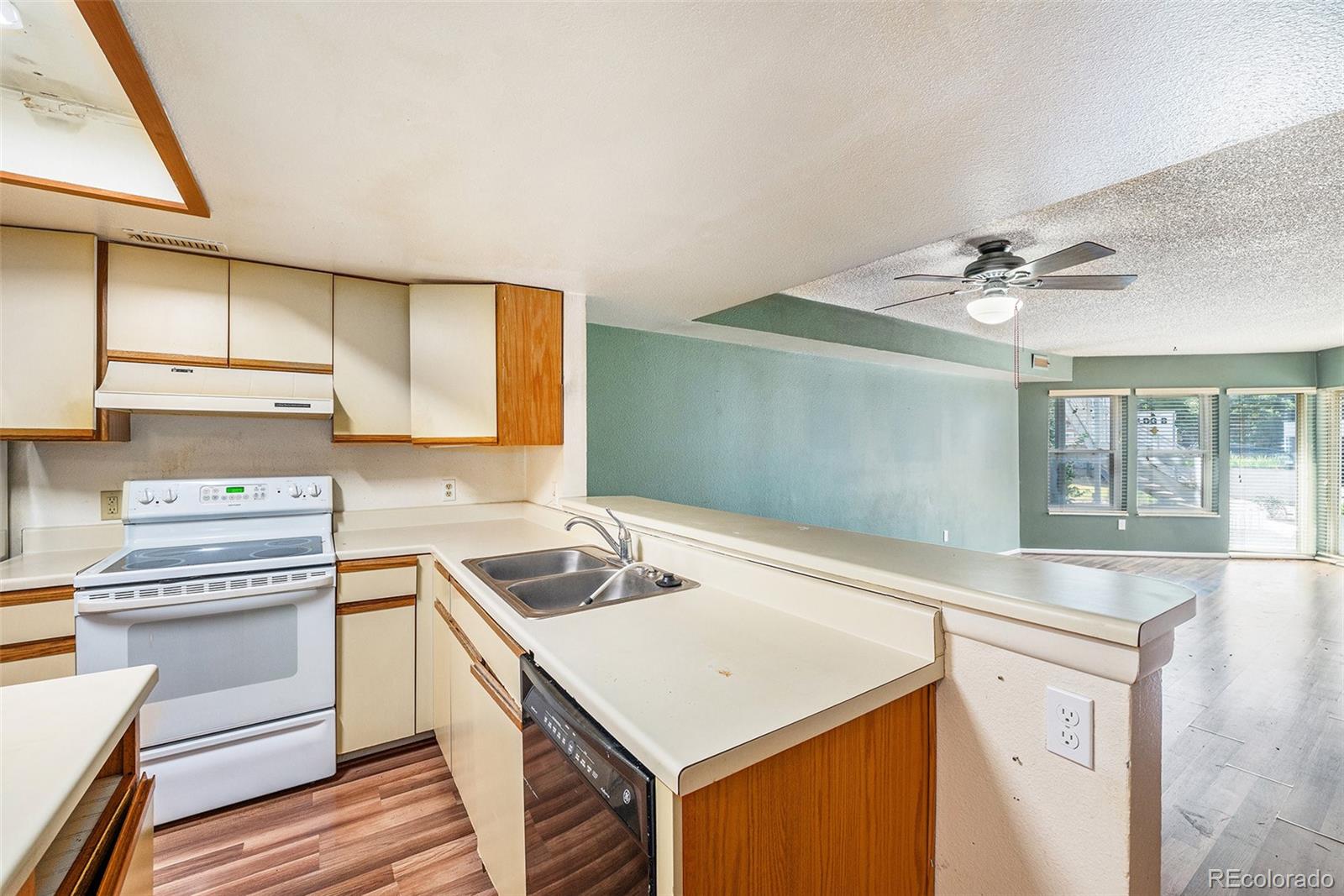 MLS Image #8 for 1226 s monaco parkway,denver, Colorado