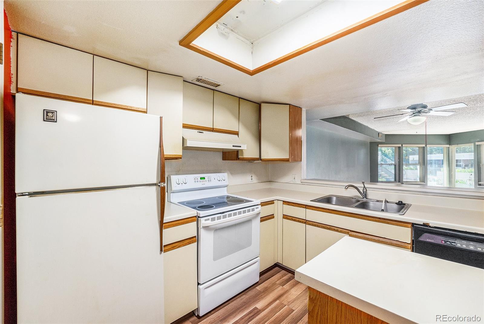 MLS Image #9 for 1226 s monaco parkway,denver, Colorado