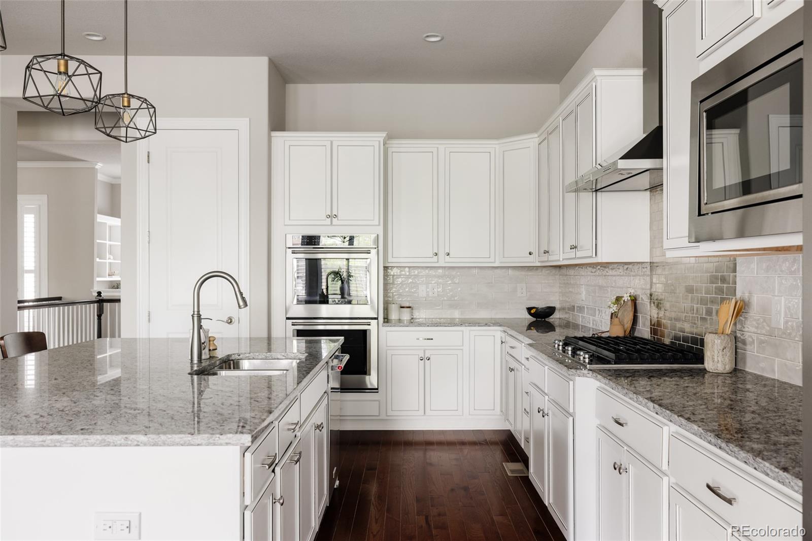 MLS Image #2 for 27430 e lakeview drive,aurora, Colorado