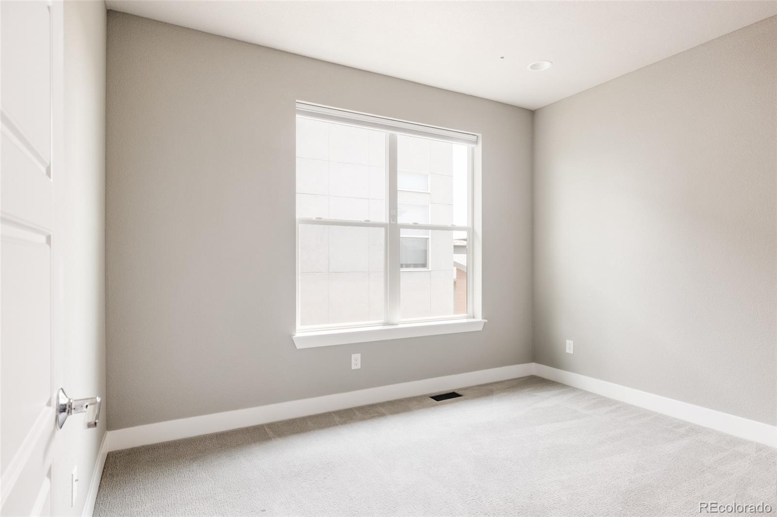 MLS Image #20 for 9366 e 59th avenue,denver, Colorado