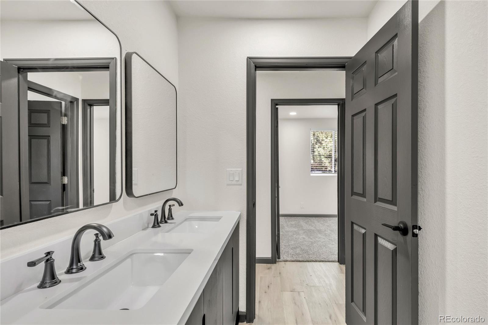 MLS Image #10 for 13124  robins drive,denver, Colorado