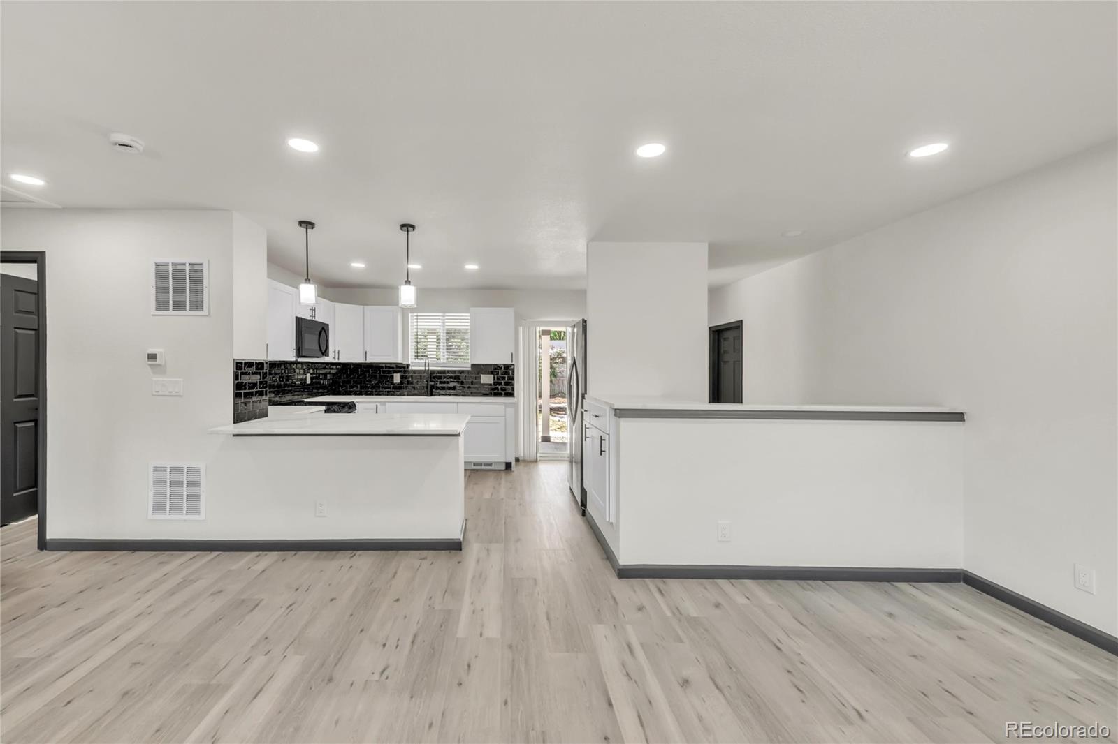 MLS Image #4 for 13124  robins drive,denver, Colorado