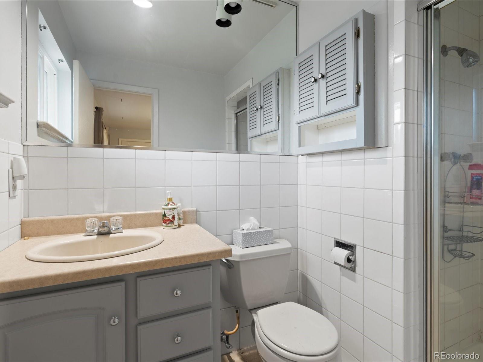 MLS Image #11 for 11502 e 5th avenue,aurora, Colorado