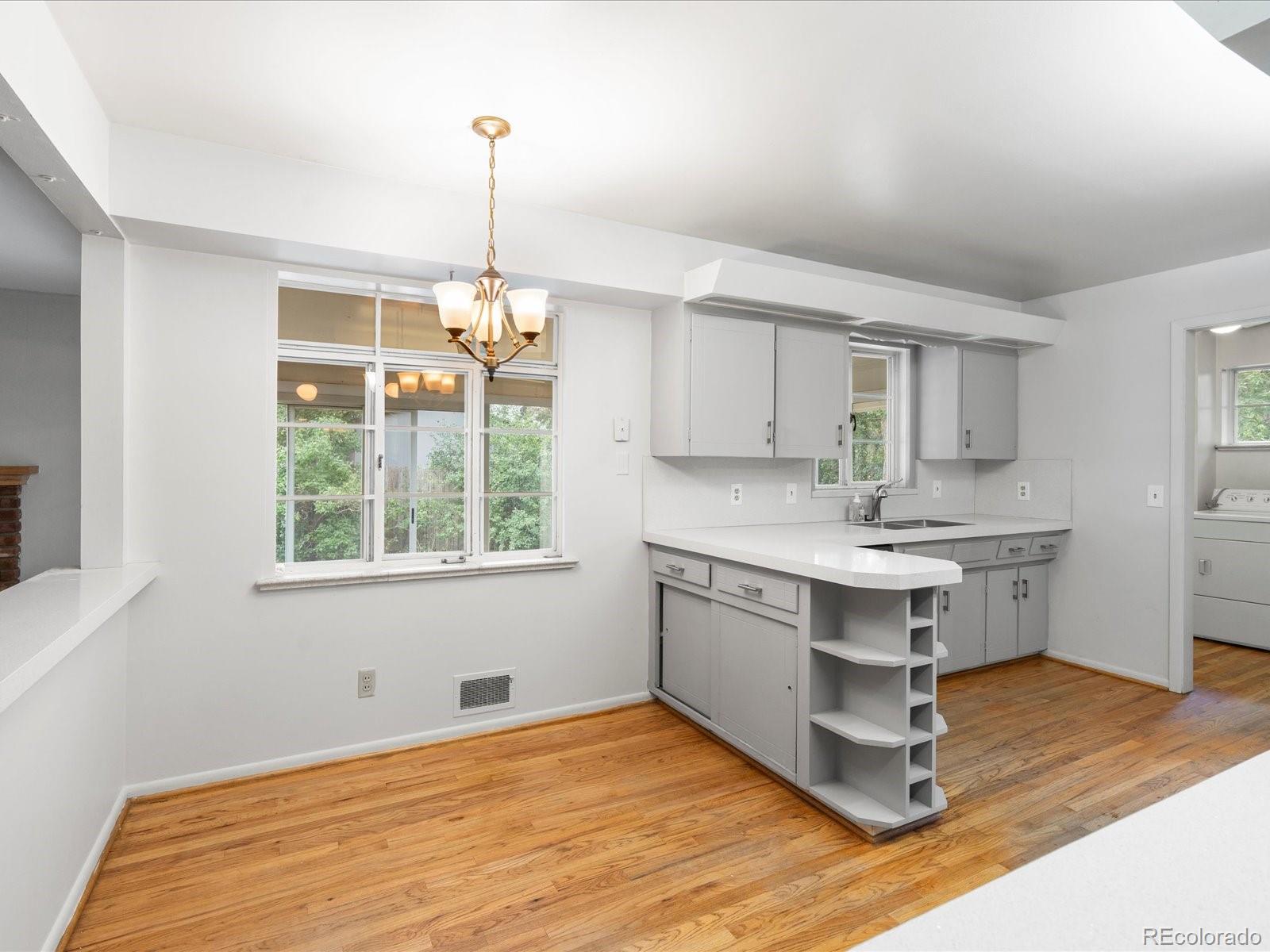 MLS Image #6 for 11502 e 5th avenue,aurora, Colorado