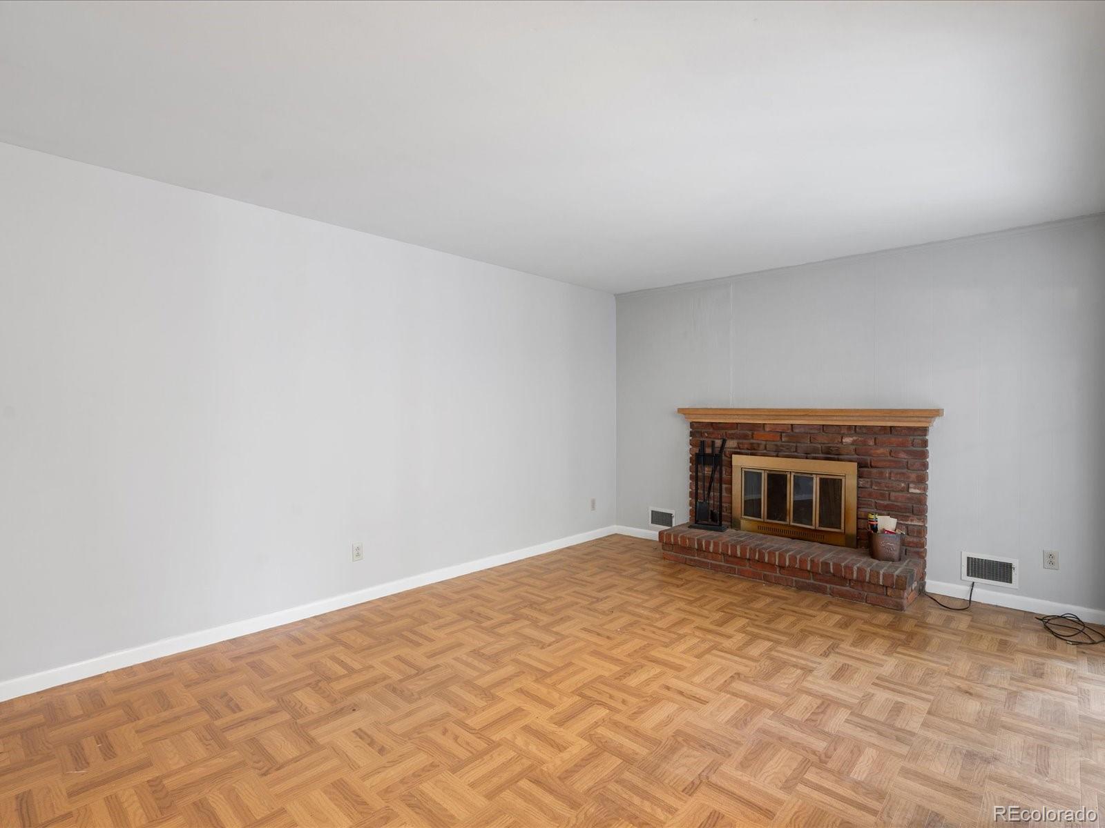MLS Image #9 for 11502 e 5th avenue,aurora, Colorado