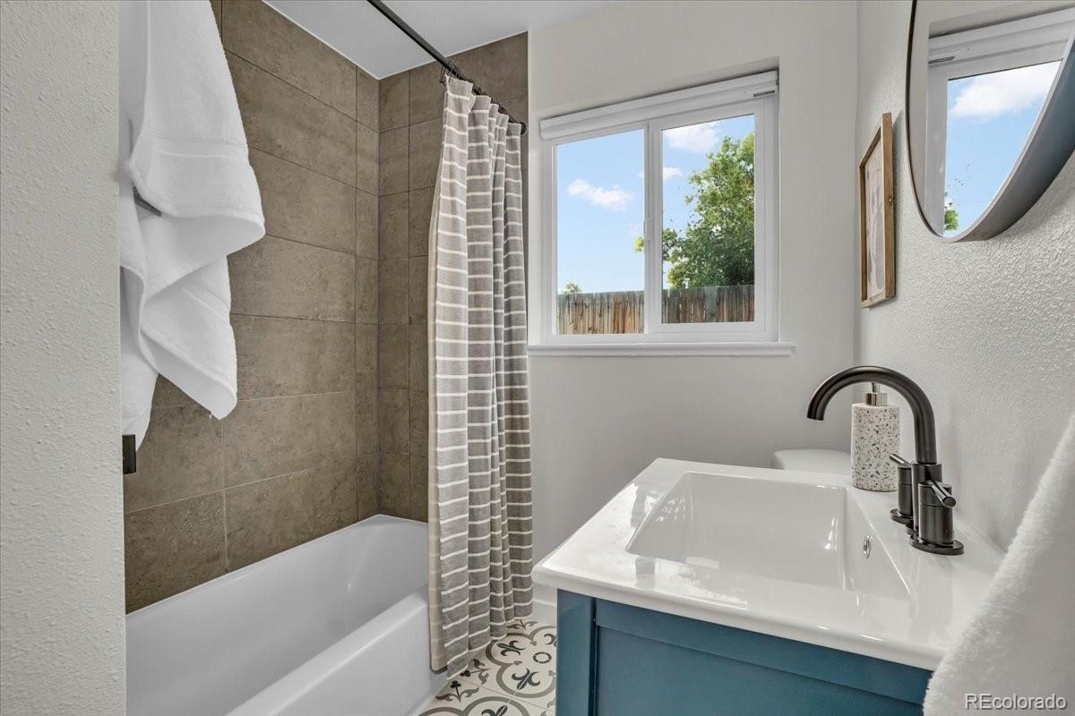 MLS Image #12 for 931 n vrain street,denver, Colorado