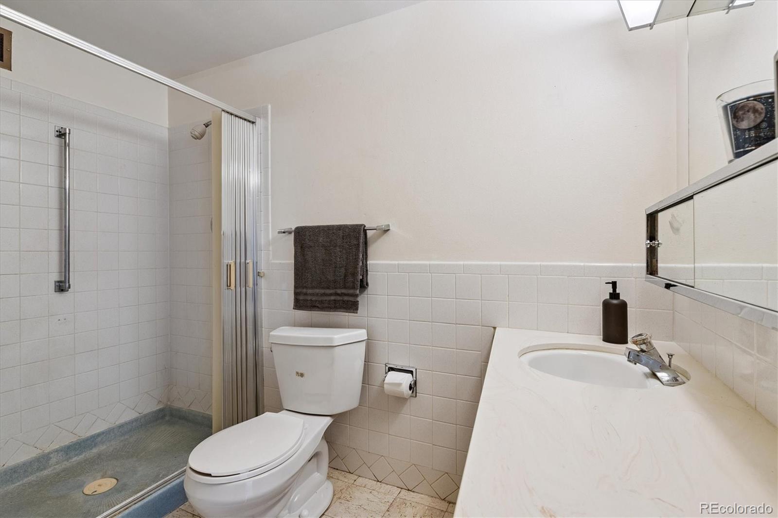 MLS Image #19 for 610 s clinton street,denver, Colorado
