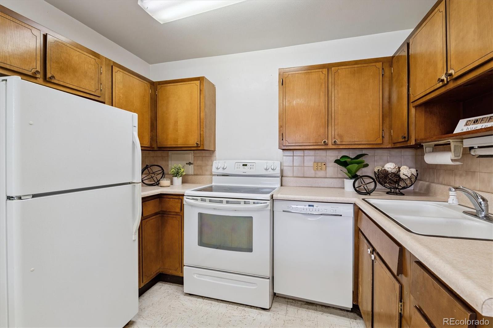 MLS Image #7 for 610 s clinton street,denver, Colorado